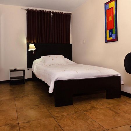 Hotel Alojate In بوغوتا المظهر الخارجي الصورة