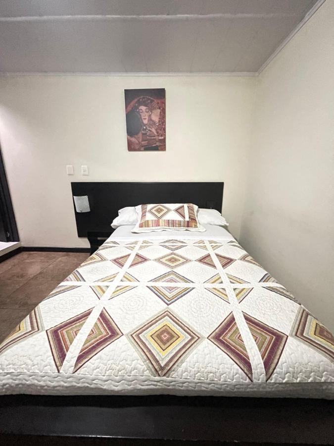 Hotel Alojate In بوغوتا المظهر الخارجي الصورة